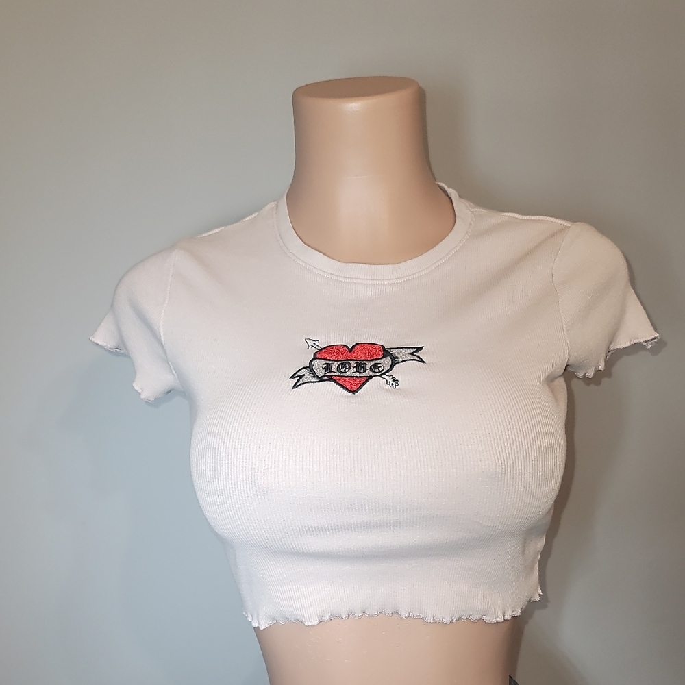 Streetwear Society White Heart Graphic Crop Top